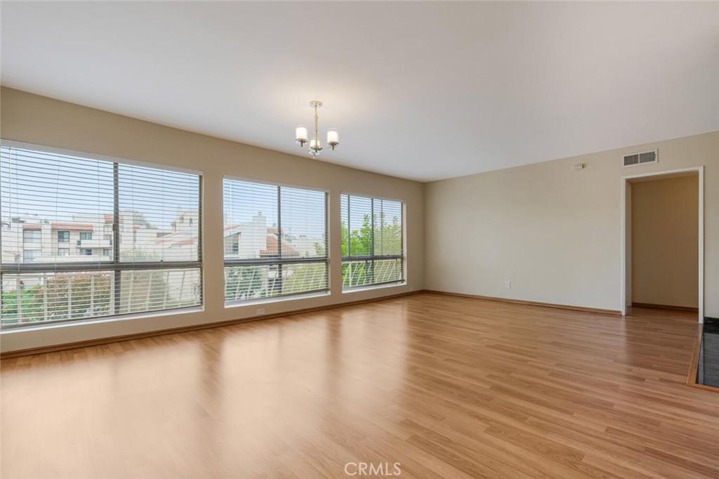 5250 Zelzah Avenue 12A