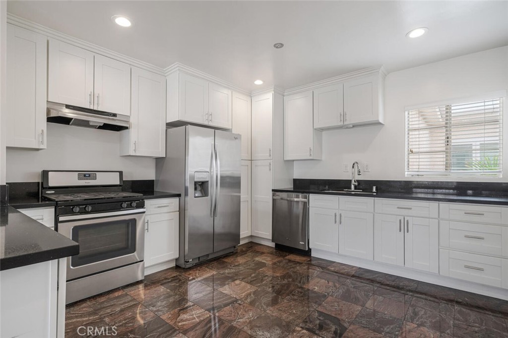 5250 Zelzah Avenue 12A