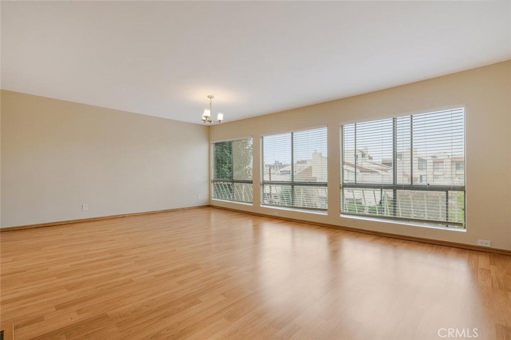 Photo of 5250 Zelzah Avenue #12A, Encino, CA 91316 (MLS # SR25238490)