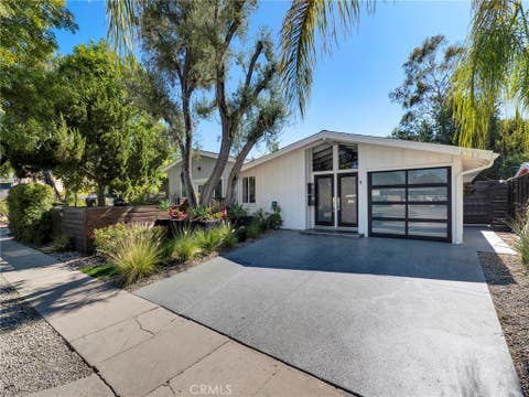 Photo of 6213 Lubao AVE, Woodland Hills, CA 91367 (MLS # SR26155881)
