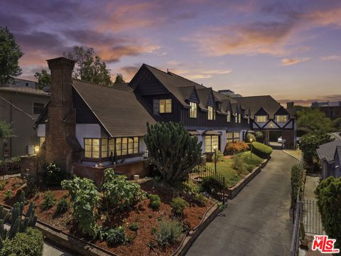 Photo of 2556 W 5th Street, Los Angeles, CA 90057 (MLS # 26837293)