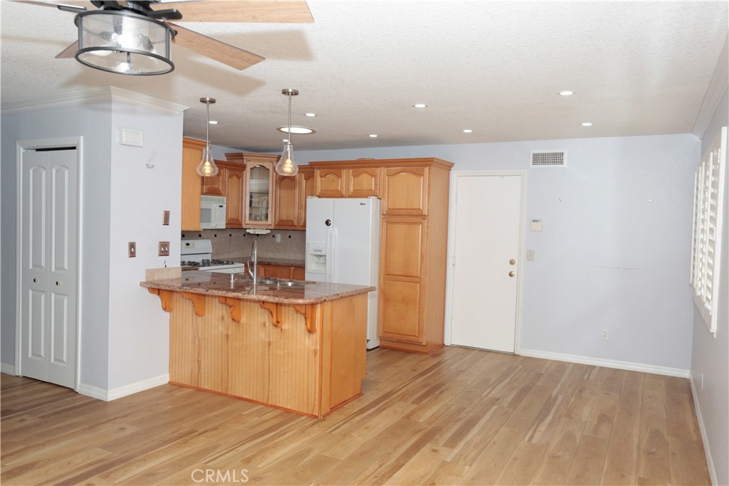 1643 Avenida Loma Vista