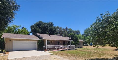 Photo of 4280 Whispering Oak Way, Paso Robles, CA 93446 (MLS # SC26099725)