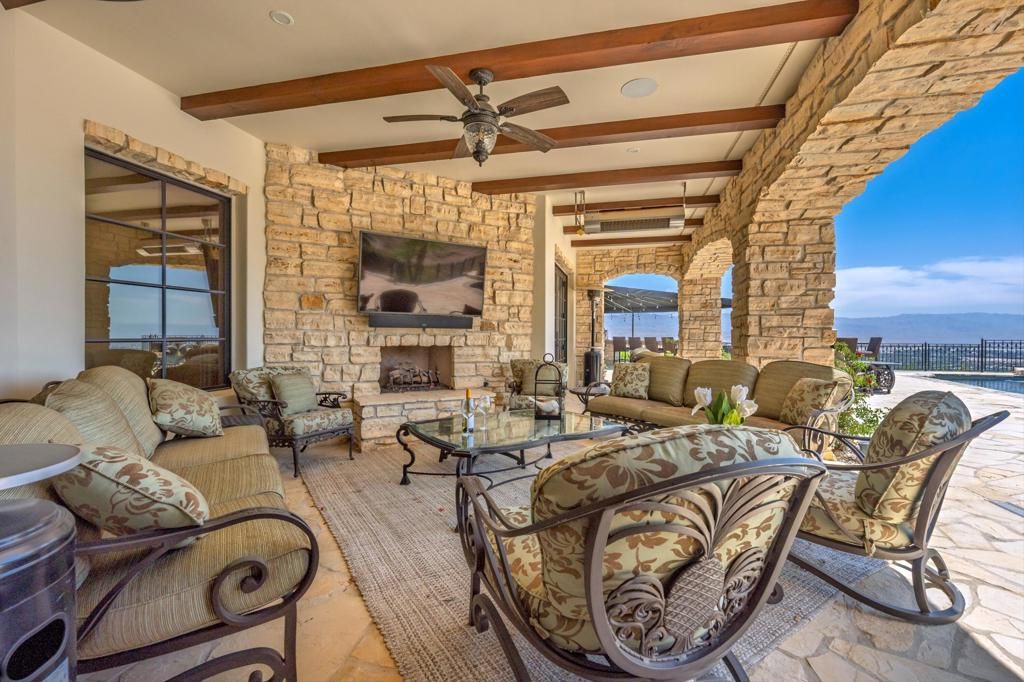 listing image 130722787919989596535