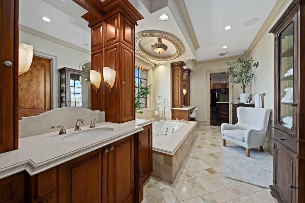 listing image 130723269835468405564