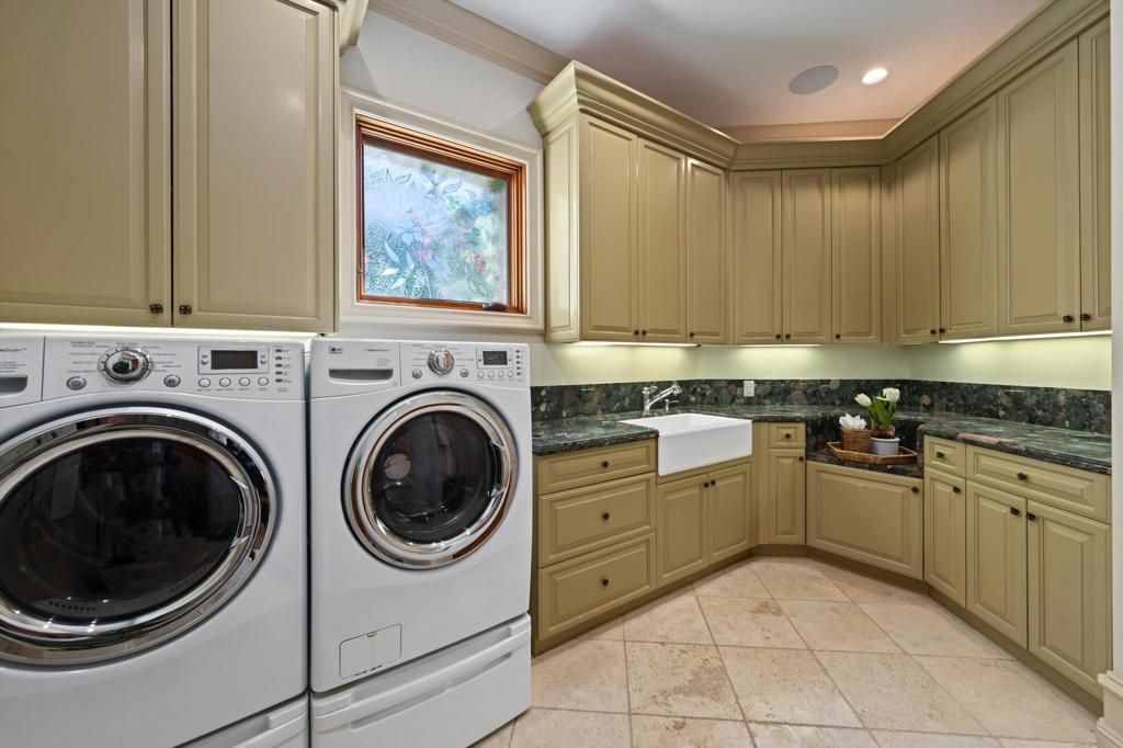 listing image 130723473280181598409