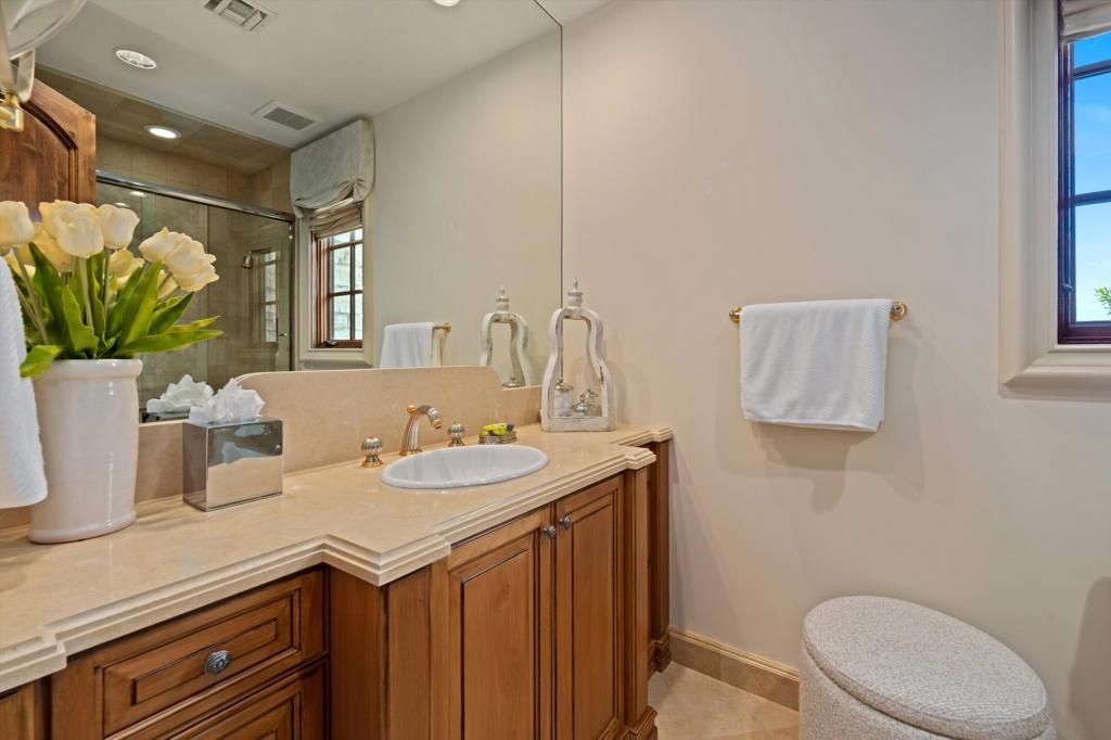 listing image 130723894737913424080