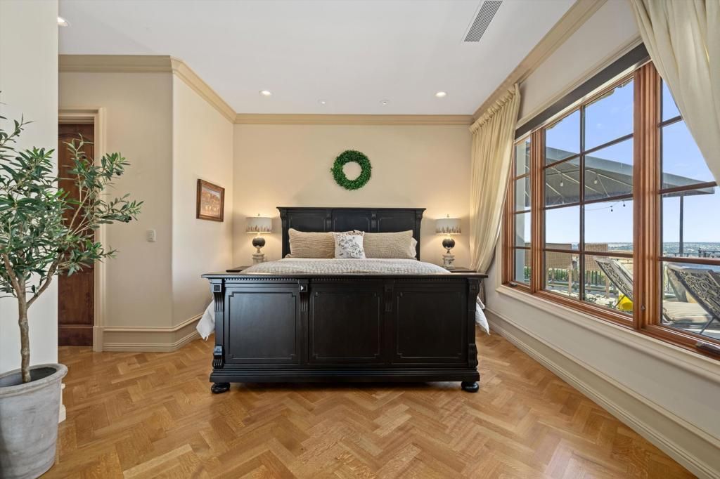 listing image 130728562693699698757