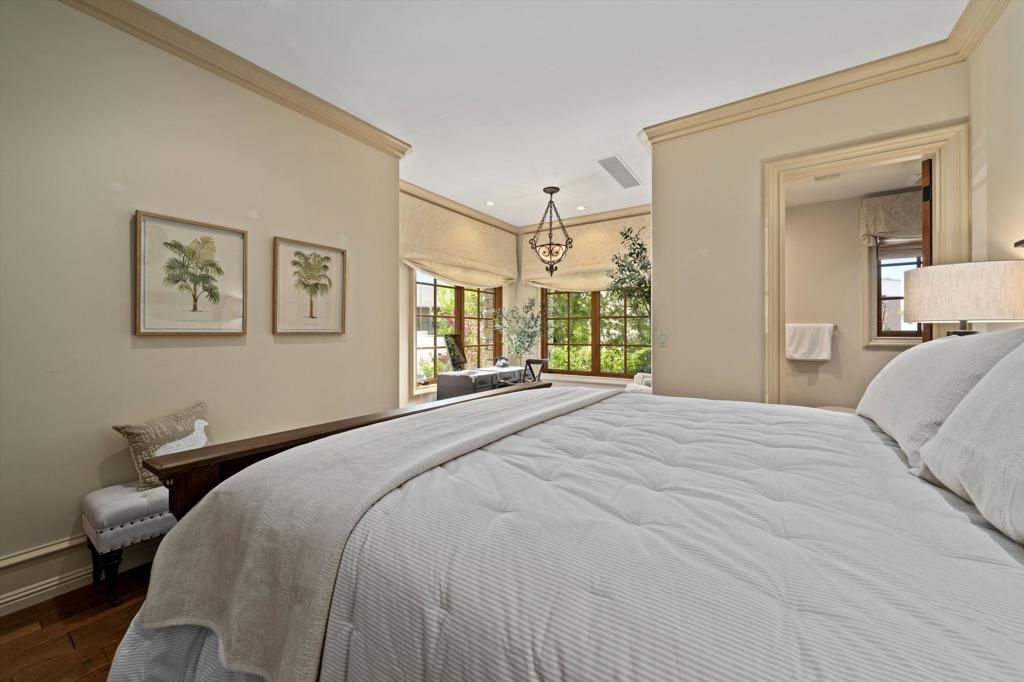 listing image 130729917486280707544