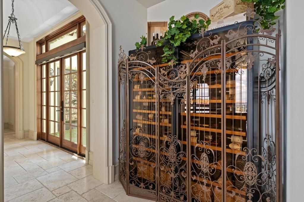 listing image 130721374524049366178