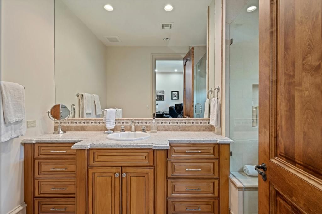 listing image 130724237437856153733
