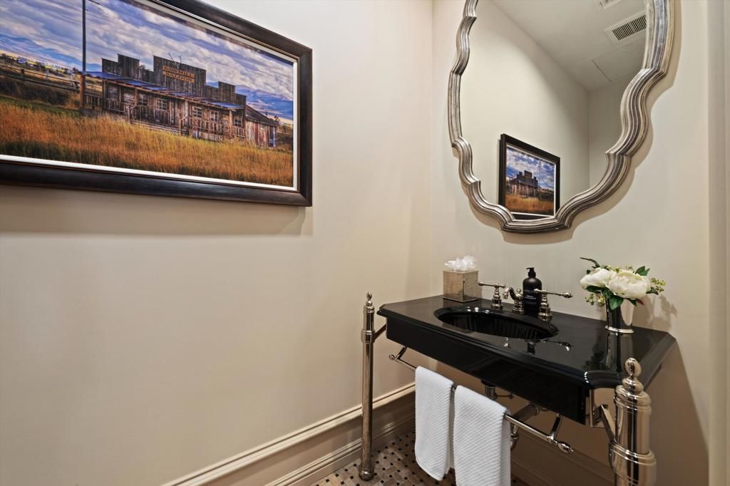listing image 130727048119620678886