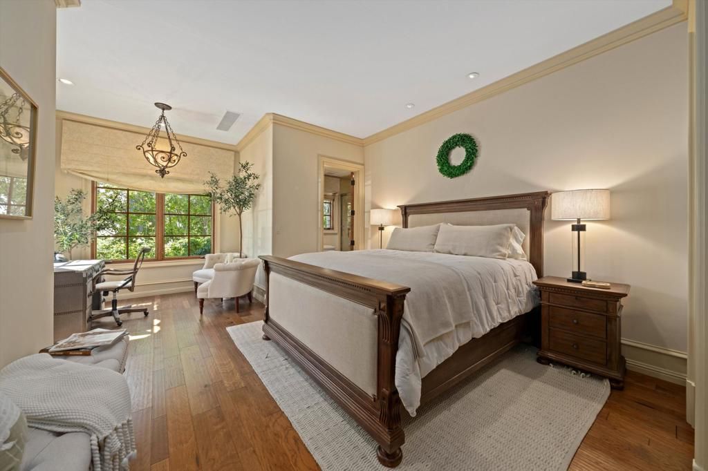 listing image 130721425147028381702