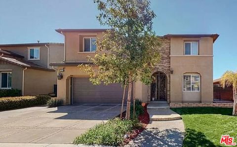 Photo of 19320 Carranza Lane, Santa Clarita, CA 91350 (MLS # 25616963)