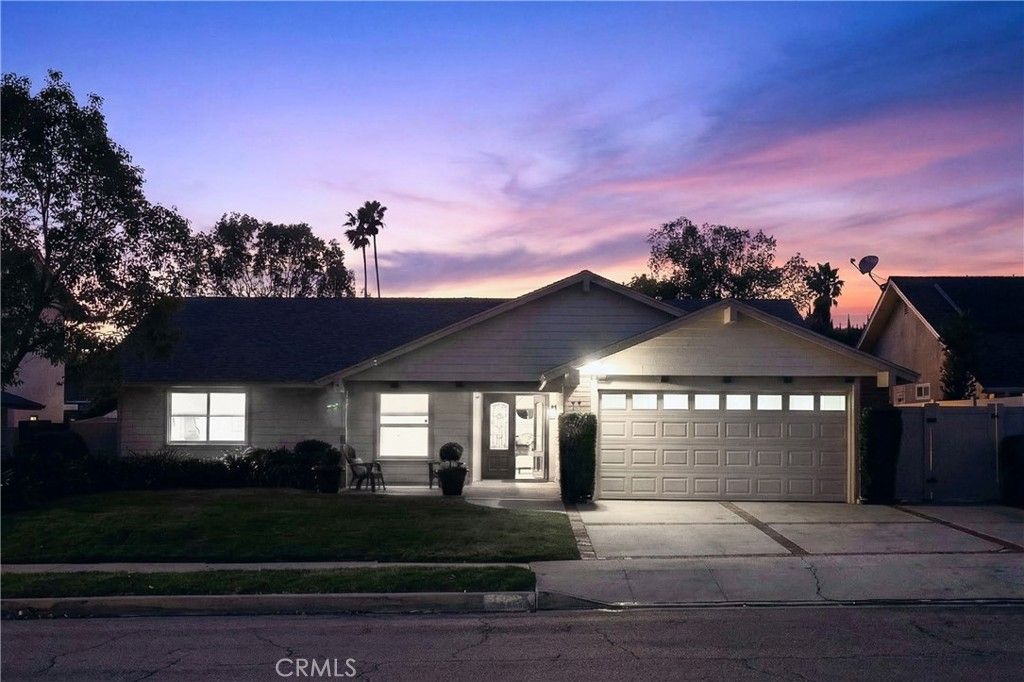 Photo of 17 Pinewood Avenue, Oak Park, CA 91377 (MLS # SR26012377)