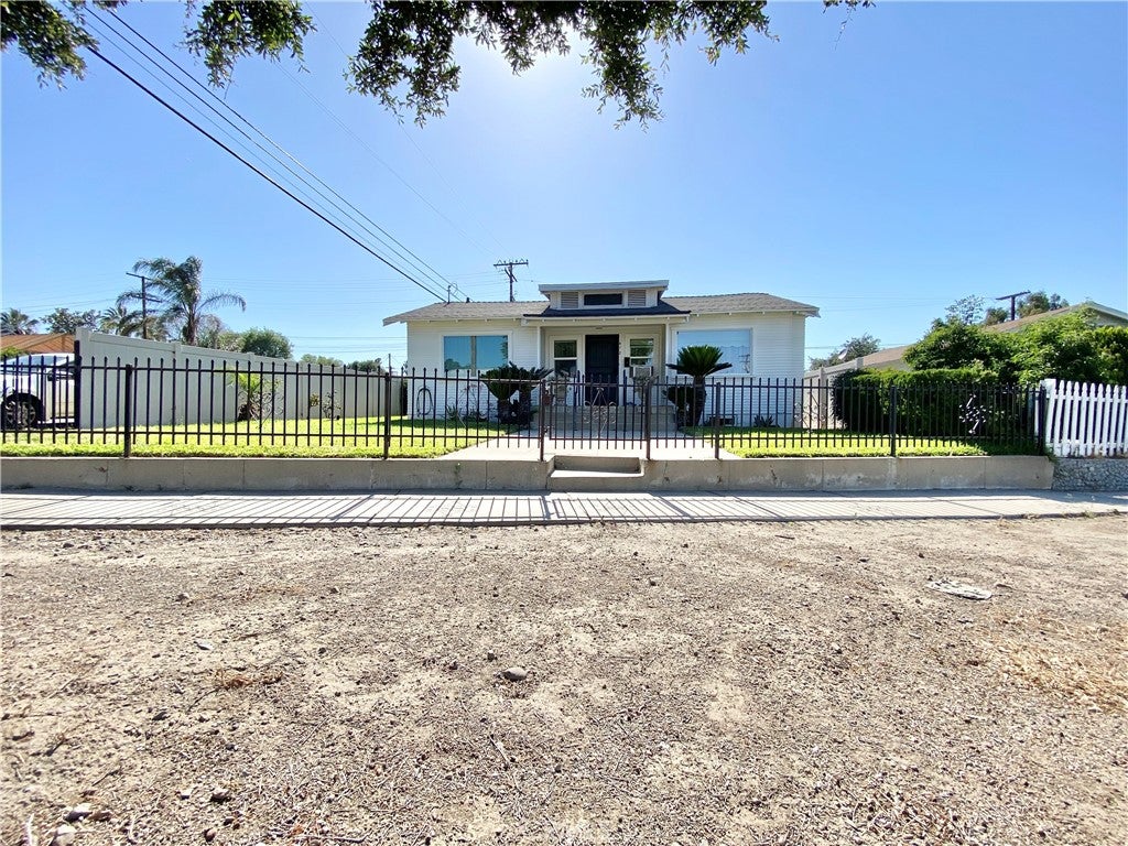 412 E Grand Boulevard