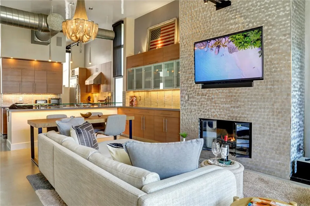 West Hollywood, California 90069, United States, 2 Bedrooms Bedrooms, ,3 BathroomsBathrooms,Residential,Active,204388