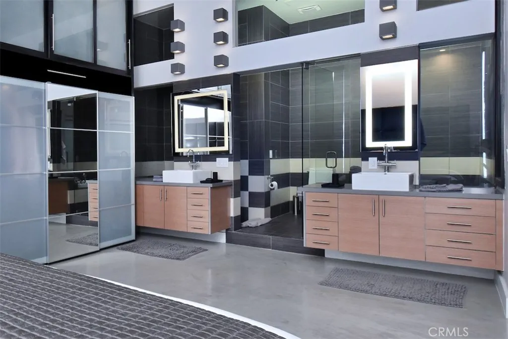 West Hollywood, California 90069, United States, 2 Bedrooms Bedrooms, ,3 BathroomsBathrooms,Residential,Active,204388