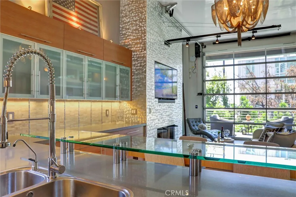 West Hollywood, California 90069, United States, 2 Bedrooms Bedrooms, ,3 BathroomsBathrooms,Residential,Active,204388