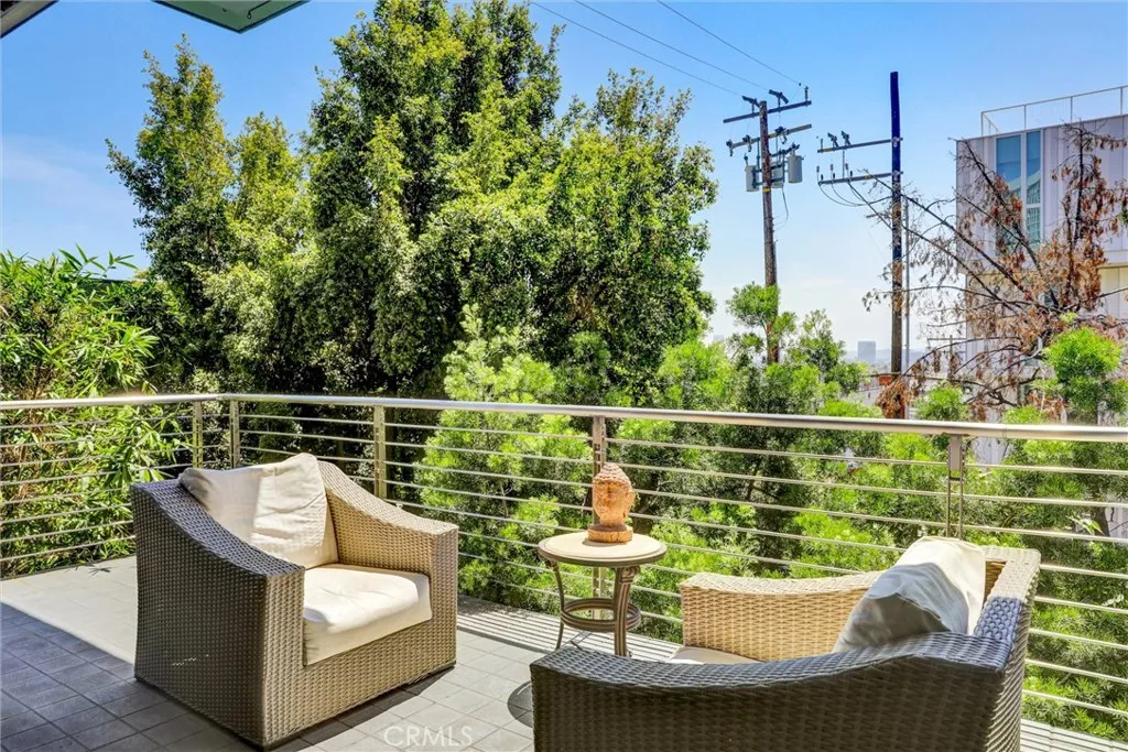 West Hollywood, California 90069, United States, 2 Bedrooms Bedrooms, ,3 BathroomsBathrooms,Residential,Active,204388