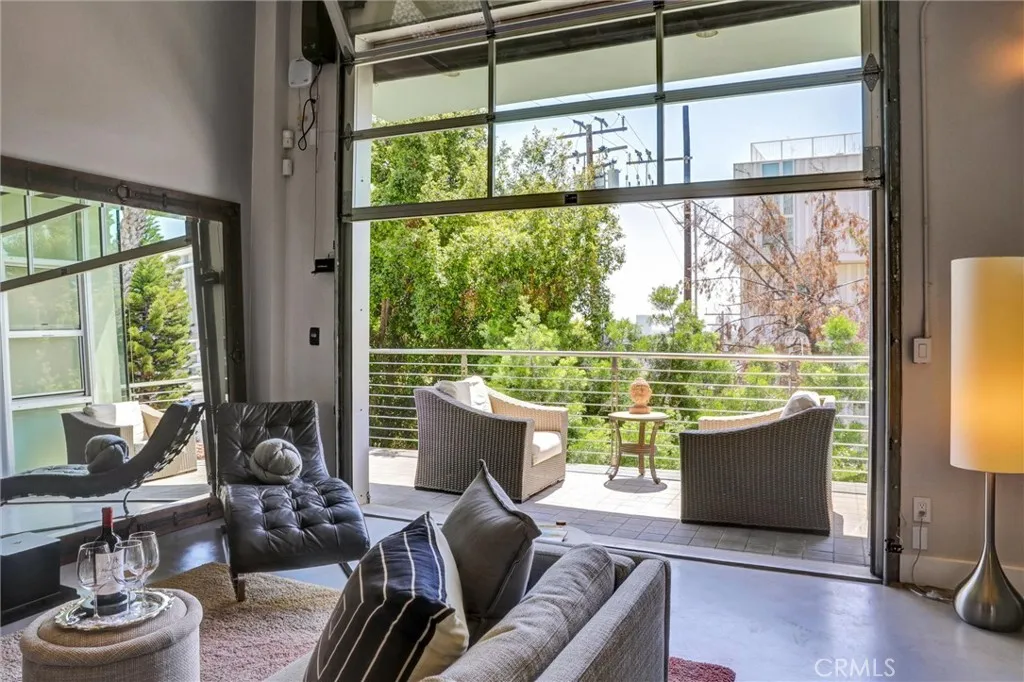 West Hollywood, California 90069, United States, 2 Bedrooms Bedrooms, ,3 BathroomsBathrooms,Residential,Active,204388