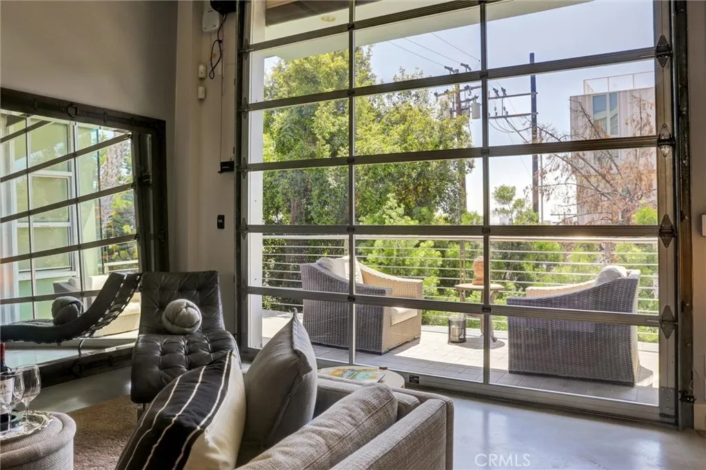 West Hollywood, California 90069, United States, 2 Bedrooms Bedrooms, ,3 BathroomsBathrooms,Residential,Active,204388