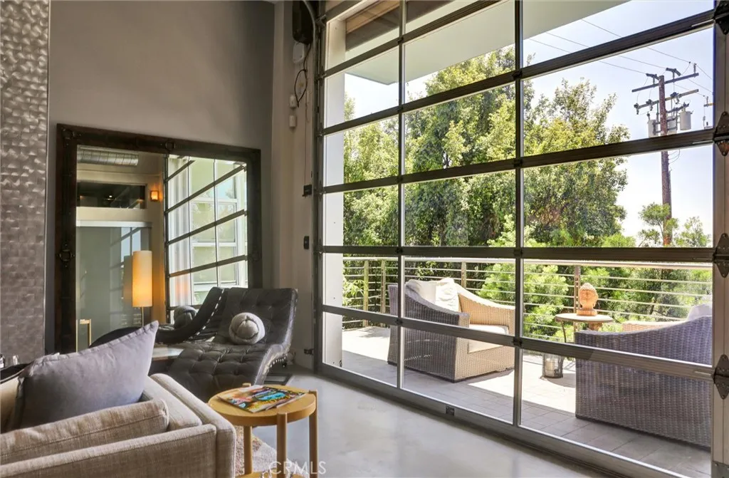 West Hollywood, California 90069, United States, 2 Bedrooms Bedrooms, ,3 BathroomsBathrooms,Residential,Active,204388