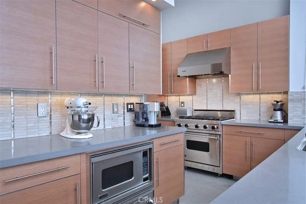 West Hollywood, California 90069, United States, 2 Bedrooms Bedrooms, ,3 BathroomsBathrooms,Residential,Active,204388