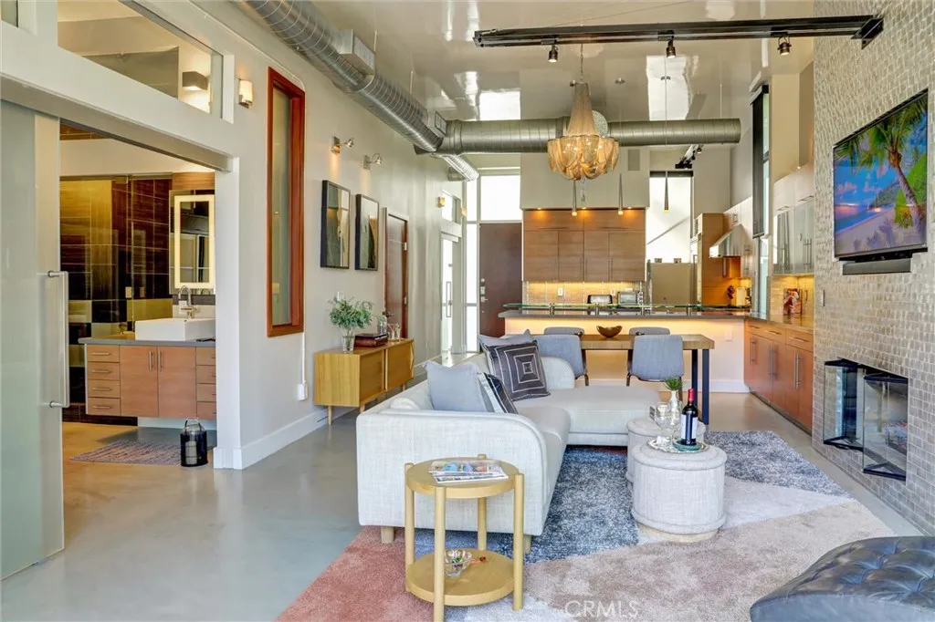 West Hollywood, California 90069, United States, 2 Bedrooms Bedrooms, ,3 BathroomsBathrooms,Residential,Active,204388