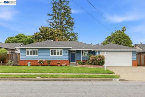 Photo of 4374 Eggers Dr Dr, Fremont, CA 94536 (MLS # 41129339)