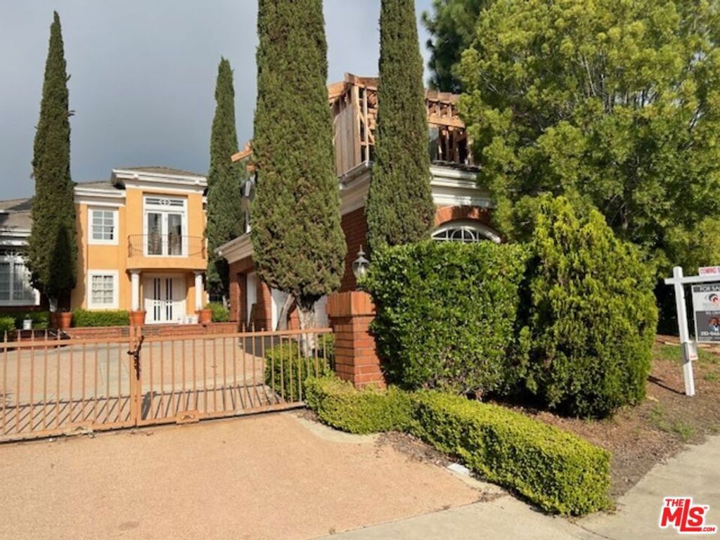 Photo of 2387 Earls Court, Los Angeles, CA 90077 (MLS # 25611467)