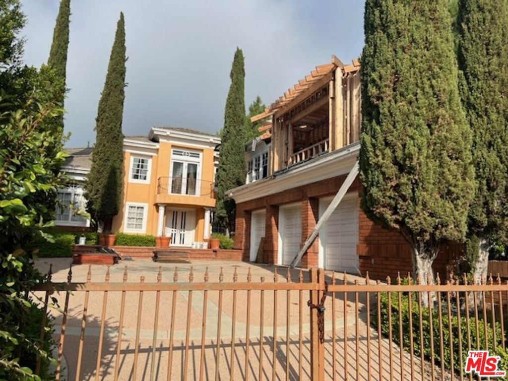 Photo of 2387 Earls Court, Los Angeles, CA 90077 (MLS # 25611467)