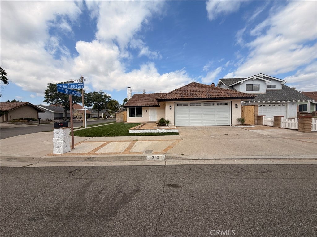 298 N Paseo Rio Blanco
