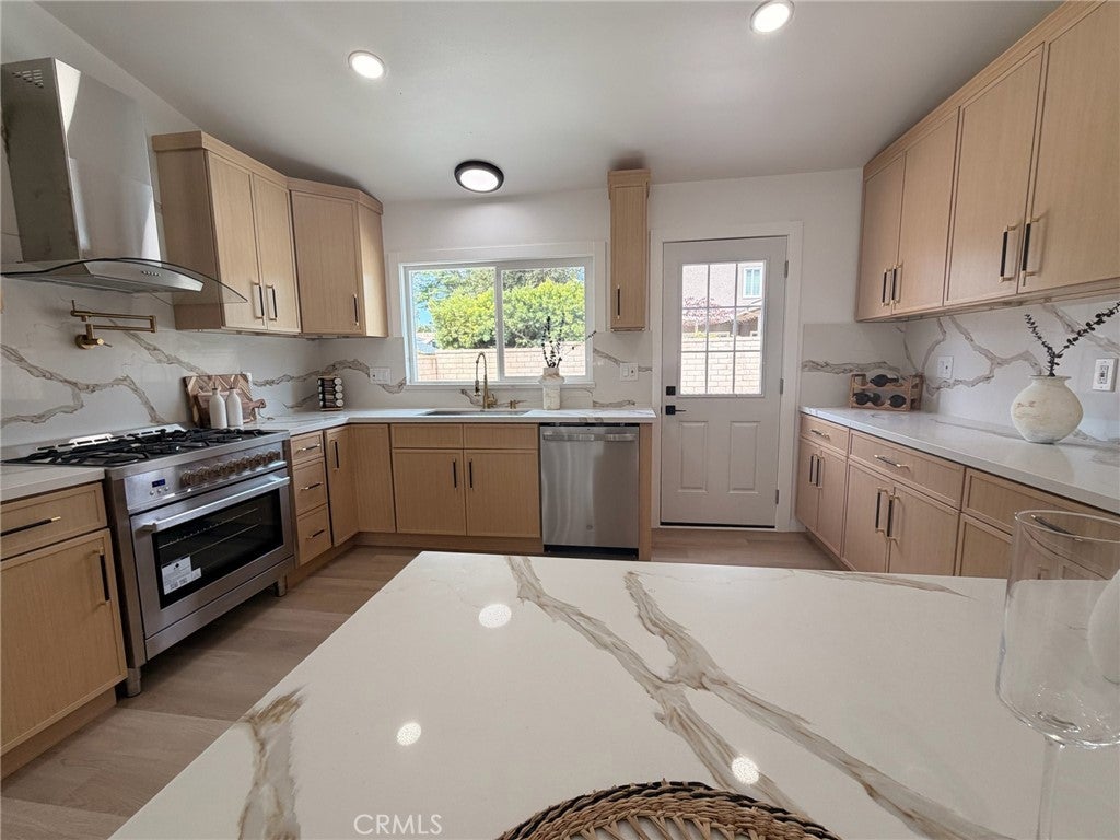 298 N Paseo Rio Blanco