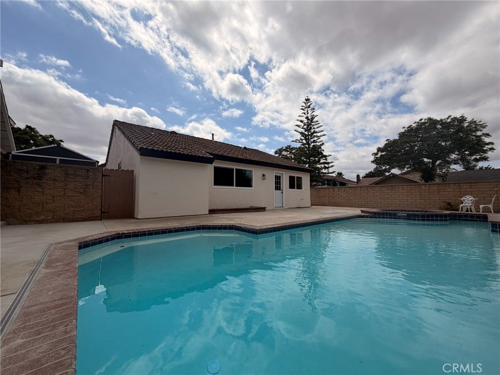 298 N Paseo Rio Blanco
