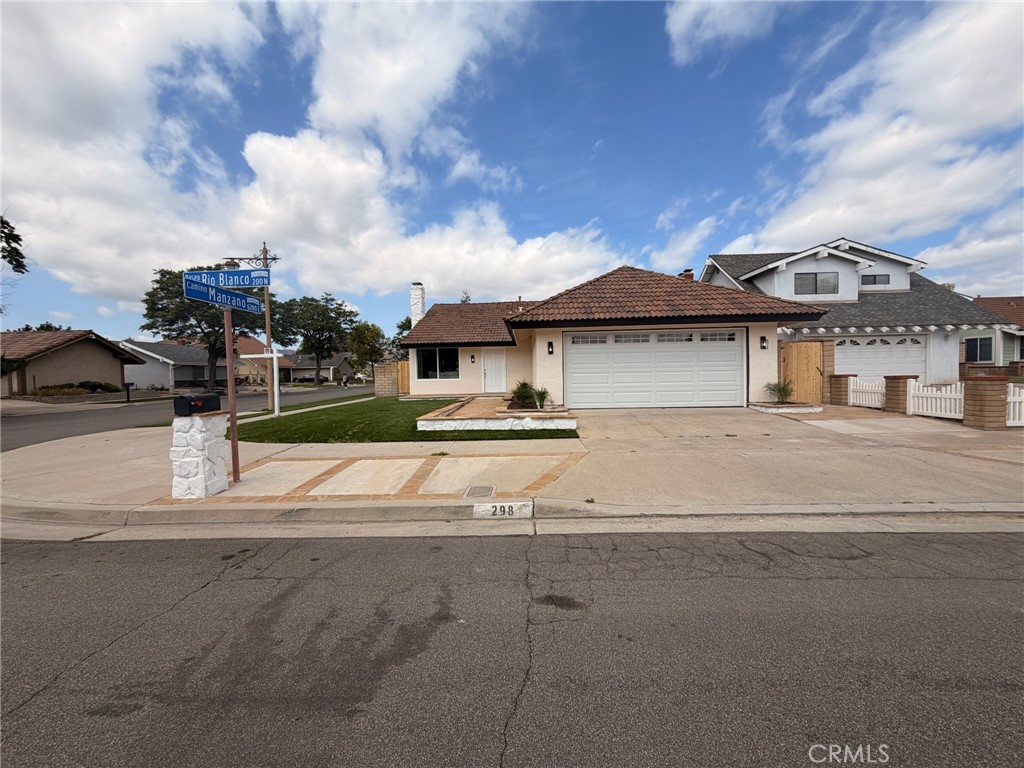 298 N Paseo Rio Blanco