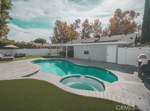 Photo of 23721 Archwood St, West Hills, CA 91307 (MLS # SR25241670)