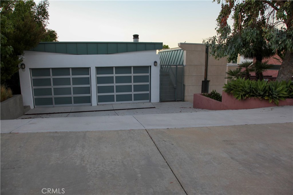 3807 Crest Road