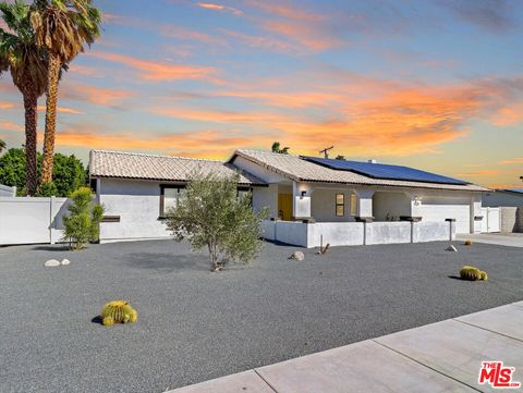 Photo of 1920 N San Gorgonio Road, Palm Springs, CA 92262 (MLS # 26635413)