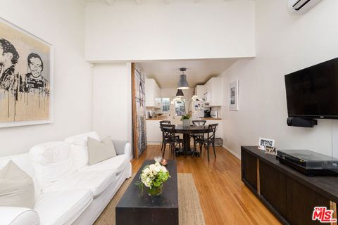 Photo of 11421 BURNHAM Street, Los Angeles, CA 90049 (MLS # 26659187)