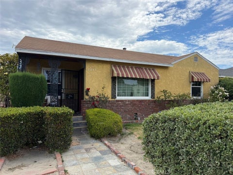 Photo of 2845 Fashion Avenue AVE, Long Beach, CA 90810 (MLS # CV26171791)