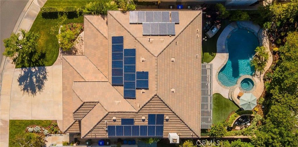 Photo of 23317 Cuestport Drive, Valencia, CA 91354 (MLS # SR26008725)