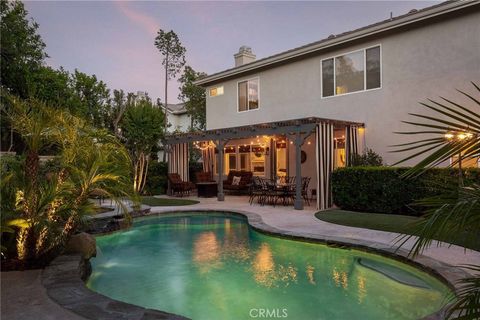 Photo of 23317 Cuestport Drive, Valencia, CA 91354 (MLS # SR26008725)