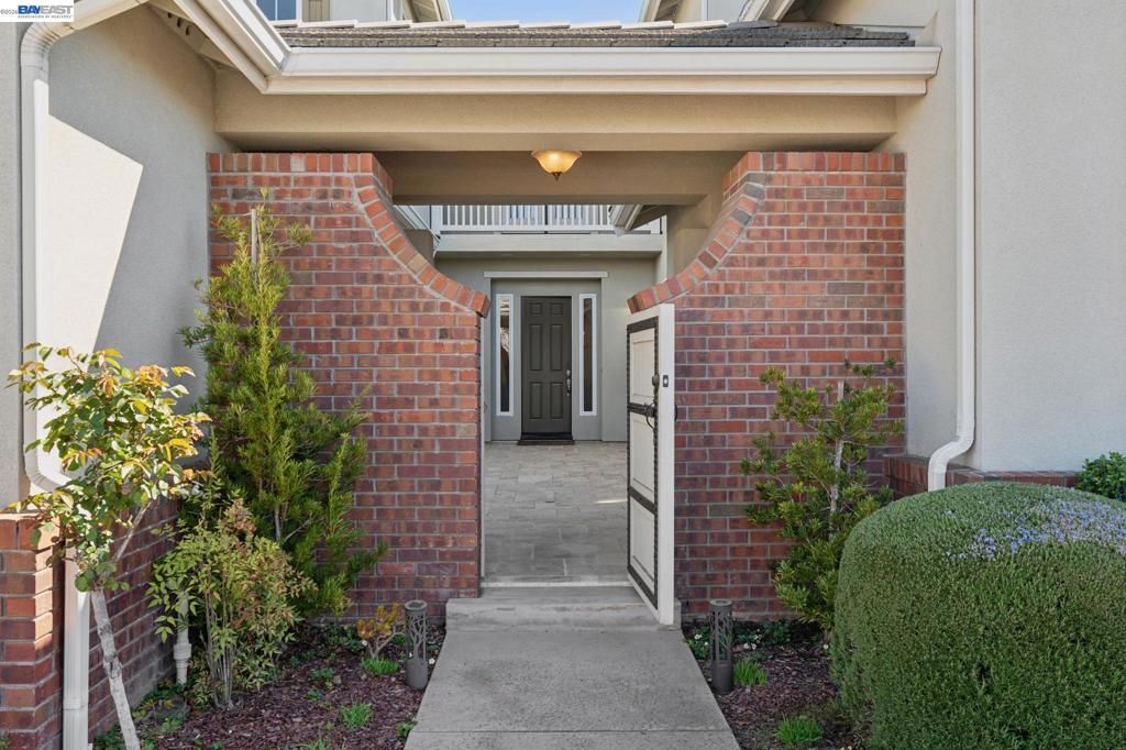 Photo of 130 Arundel Dr Dr, Hayward, CA 94542 (MLS # 41127425)
