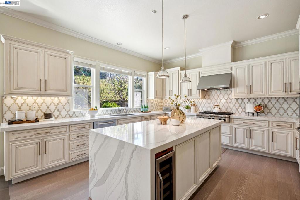 130 Arundel Dr Dr, Hayward CA 94542