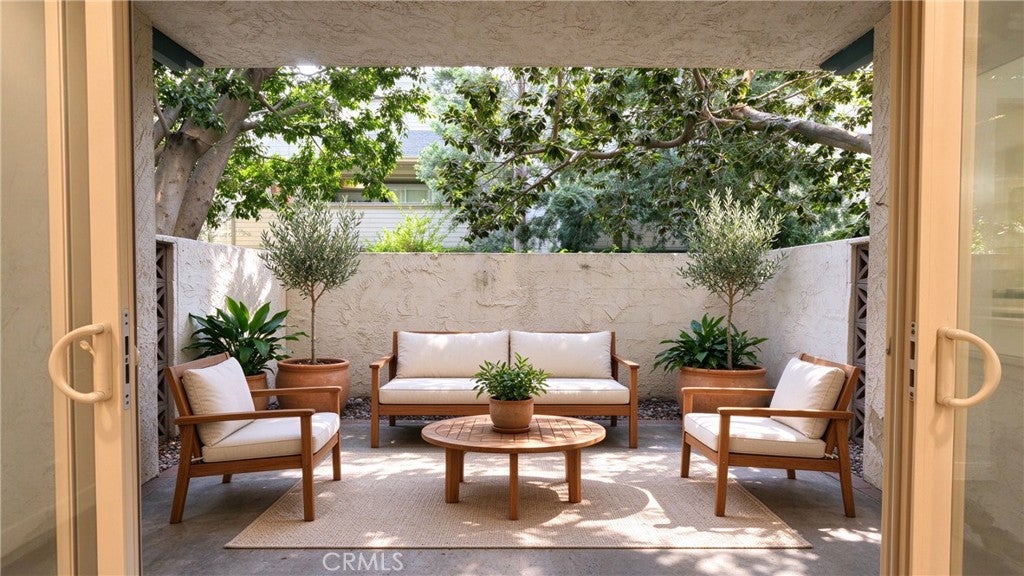 985 E California 101