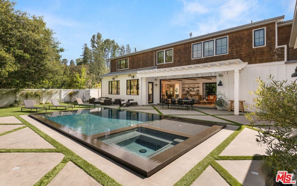 Photo of 16101 Royal Mount Drive, Encino, CA 91436 (MLS # 25600581)