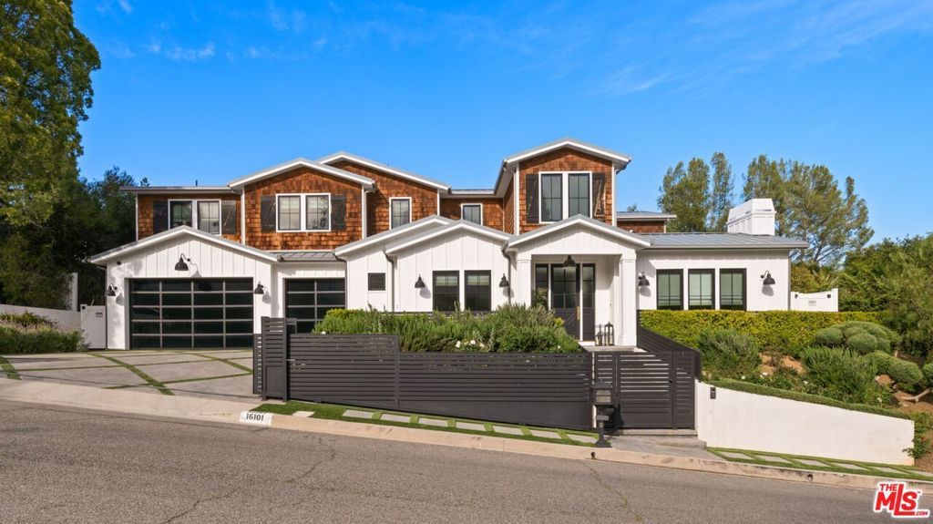 Photo of 16101 Royal Mount Drive, Encino, CA 91436 (MLS # 25600581)