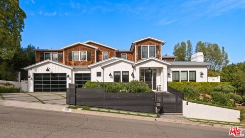 Photo of 16101 Royal Mount Drive, Encino, CA 91436 (MLS # 25600581)