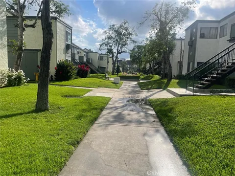 619 Bristol Unit 17, Santa Ana, CA 92703 - MLS#: PW26070339